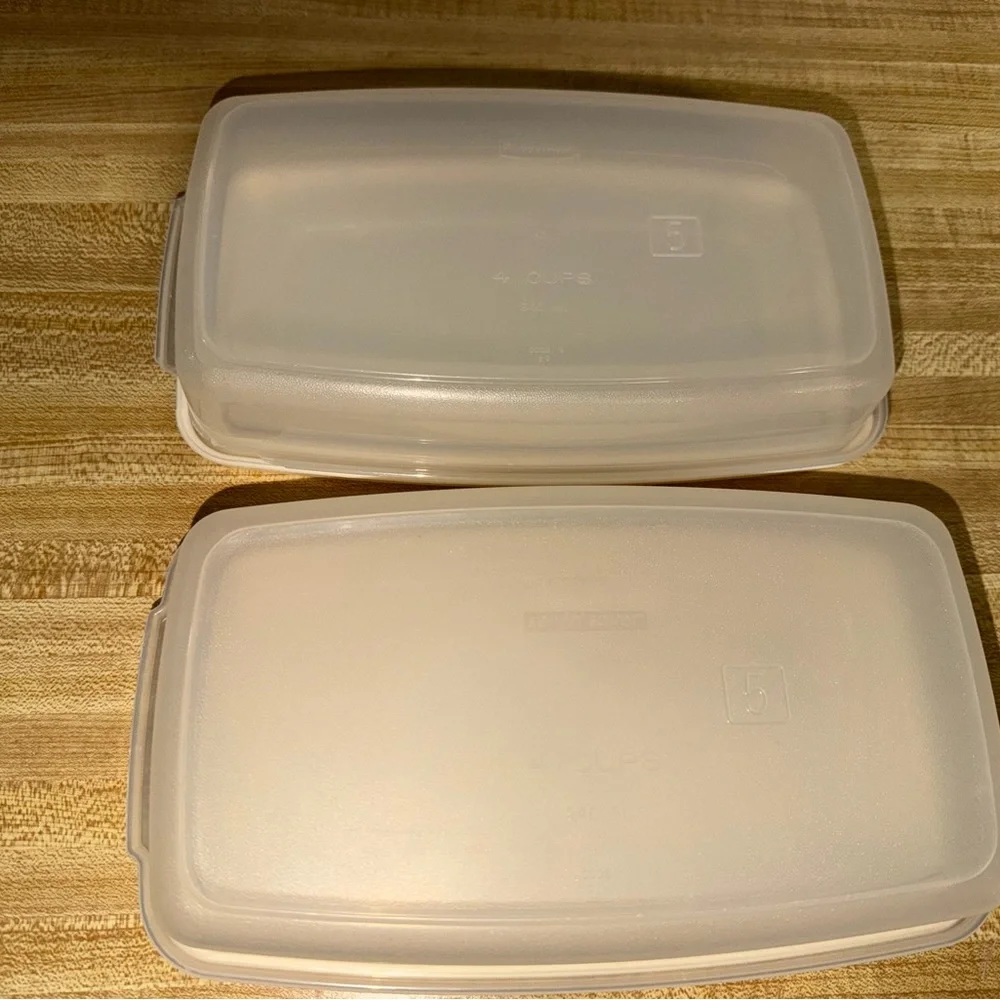 Vintage Rubbermaid serving saver 4 cups Food Storage‎ Container - Set of 2
